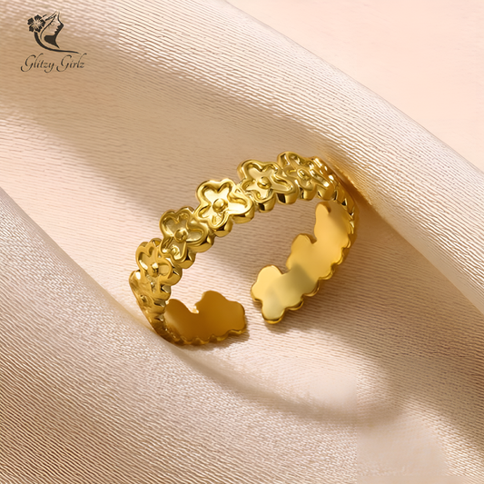Minimal Flower Ring